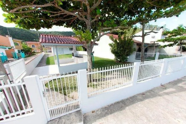 Holiday home Bruno Klemtz Beachfront Villa: Seaside Oasis with Private Lawn Bombinhas